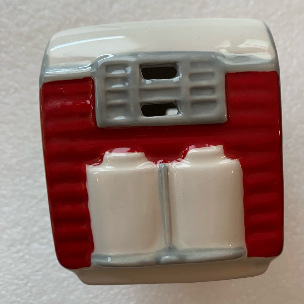 Scentsy Road Less Traveled Warmer Mini Red White Camper Wall Plug In With Light - Picture 4 of 11